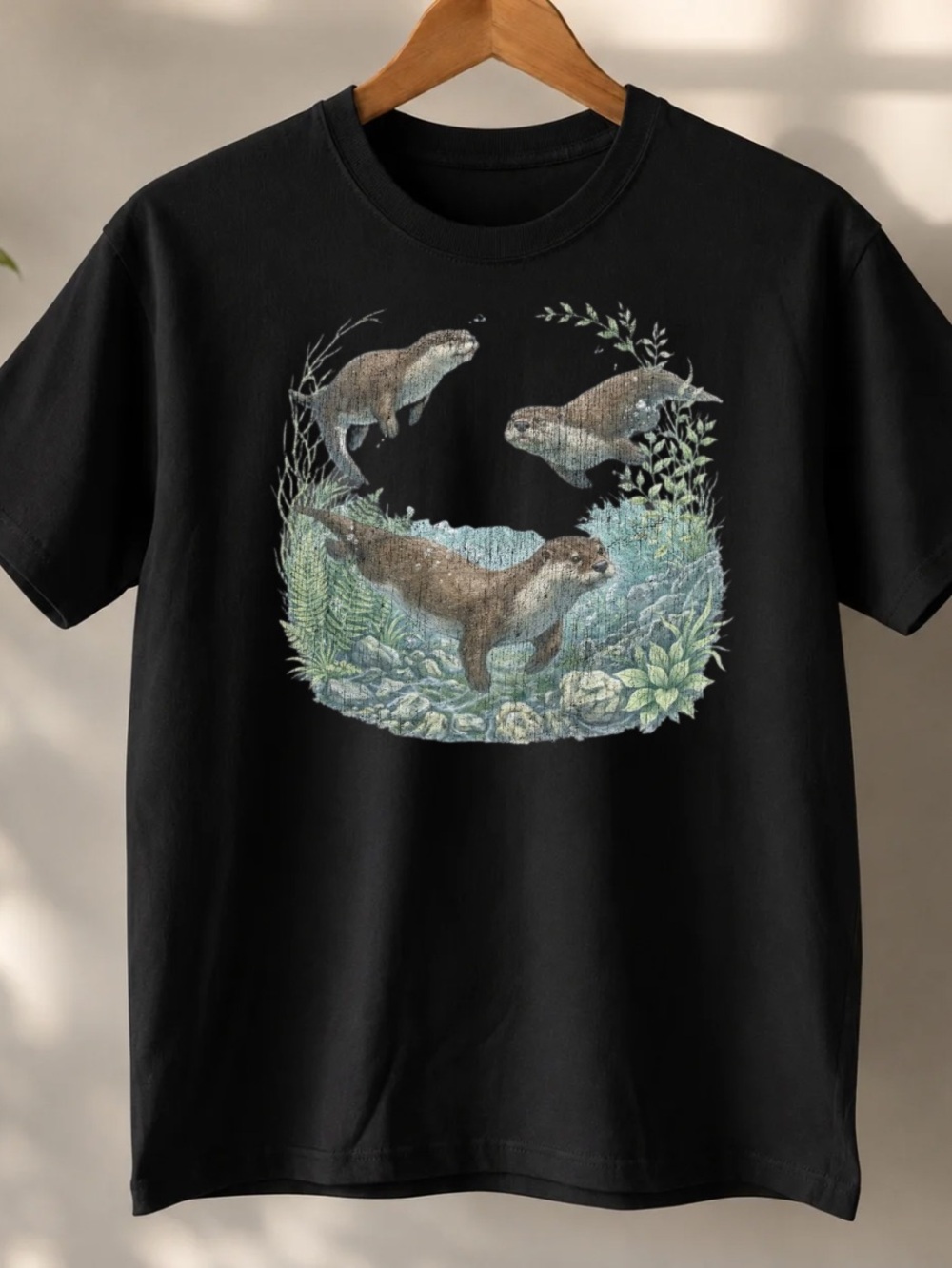 Gildan Black T‑Shirt with Otter Underwater Illustration